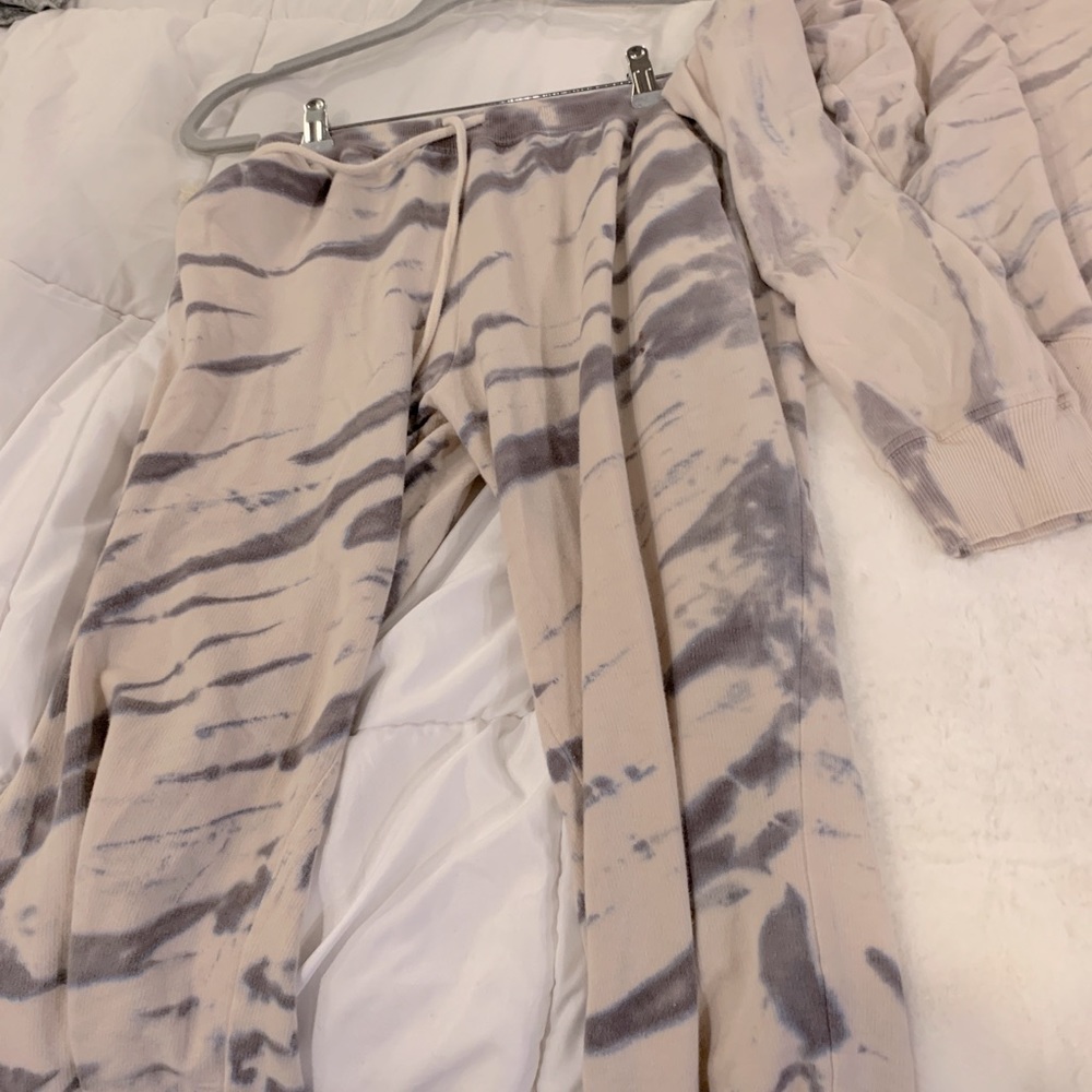 Nordstrom Lounge set,light weight, Oatmeal with Crew neck top, super comfy